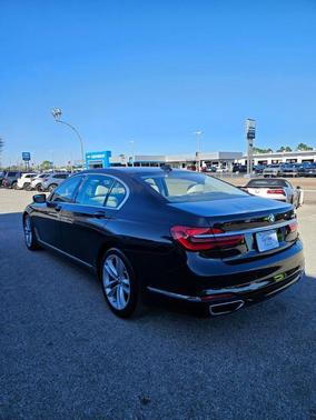 2018 BMW 750 i