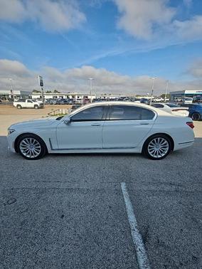 2022 BMW 740 i xDrive