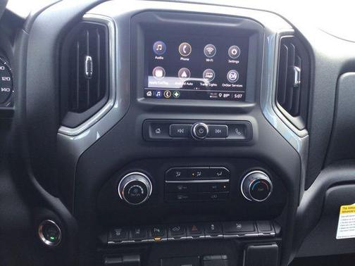 Summit White 2026 Chevrolet Silverado 2500 Custom