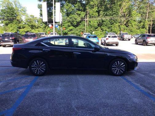 Super Black Clearcoat 2025 Nissan Altima 2.5 SV