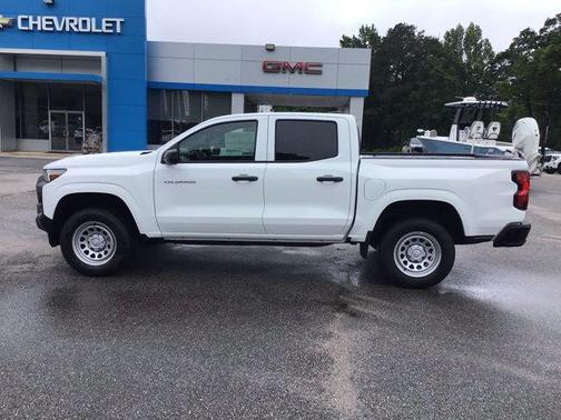 Summit White 2026 Chevrolet Colorado WT
