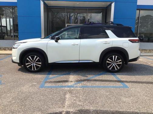 2024 Nissan Pathfinder Platinum 4WD