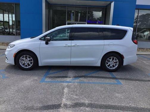 Bright White Clearcoat 2024 Chrysler Pacifica Touring L