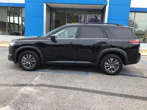 2025 Nissan Pathfinder SV 4WD