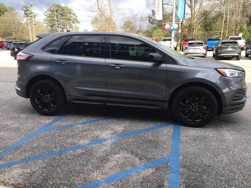 2022 Ford Edge SE