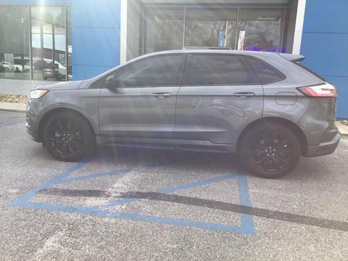 2022 Ford Edge SE