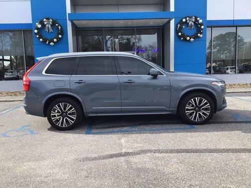 2020 Volvo XC90 T6 Momentum