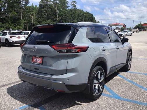 Boulder Gray Pearl/Super Black 2024 Nissan Rogue SL