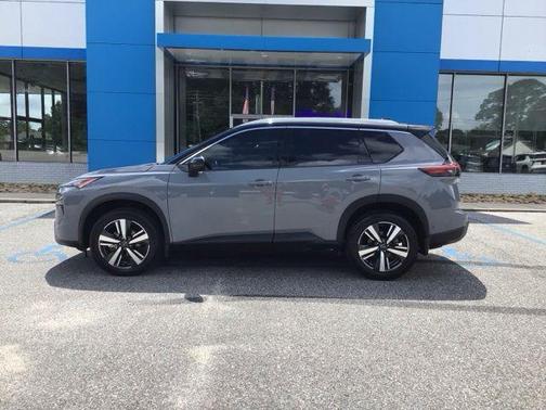 Boulder Gray Pearl/Super Black 2024 Nissan Rogue SL