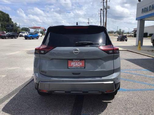 Boulder Gray Pearl/Super Black 2024 Nissan Rogue SL