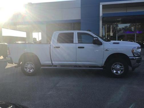 2024 RAM 2500 Tradesman Crew Cab 4x4 6'4' Box