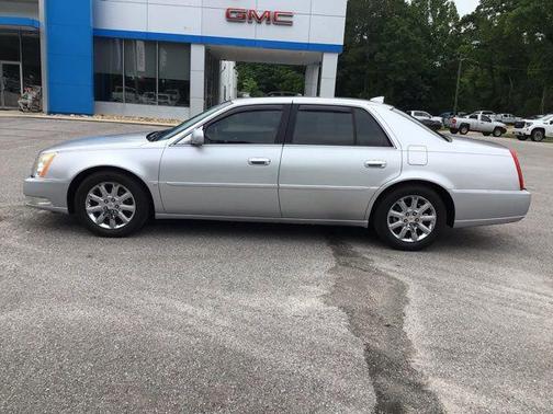 Radiant Silver 2009 Cadillac DTS 1SC