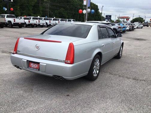 Radiant Silver 2009 Cadillac DTS 1SC