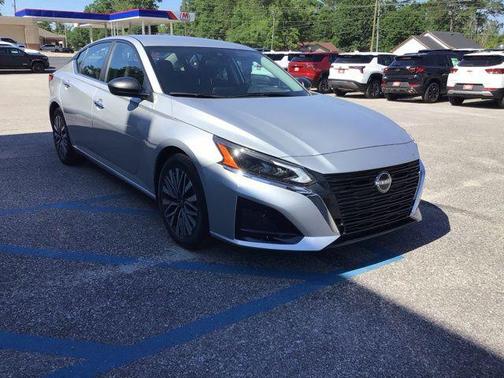 Brilliant Silver Metallic 2025 Nissan Altima 2.5 SV