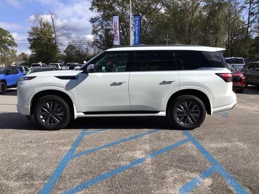 2025 INFINITI QX80 PURE