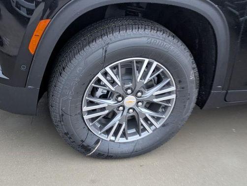 Mosaic Black Metallic 2026 Chevrolet Traverse LT