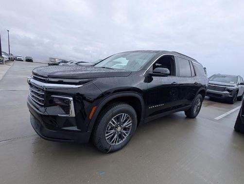 Mosaic Black Metallic 2026 Chevrolet Traverse LT