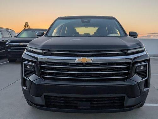 Mosaic Black Metallic 2026 Chevrolet Traverse LT