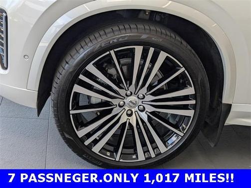 2025 Volvo XC90 B6 Ultra