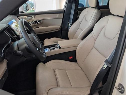 2025 Volvo XC90 B6 Ultra