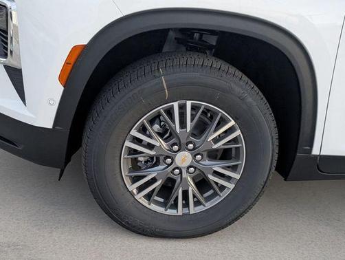 Summit White 2026 Chevrolet Traverse LT