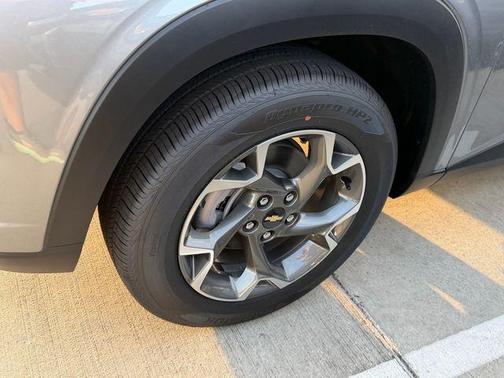 Sterling Gray Metallic 2026 Chevrolet Trax LT