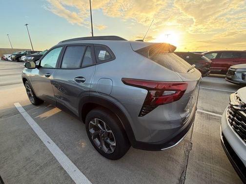 Sterling Gray Metallic 2026 Chevrolet Trax LT