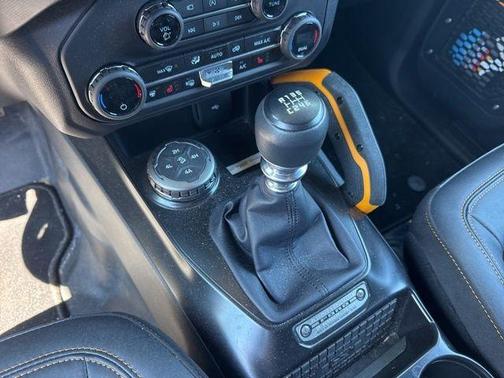 Oxford White 2024 Ford Bronco Badlands