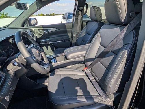 Mosaic Black Metallic 2026 Chevrolet Traverse LT