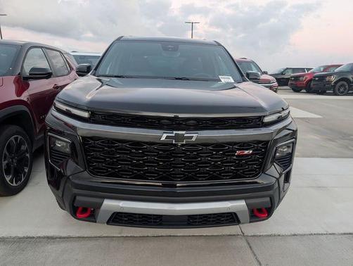 Mosaic Black Metallic 2026 Chevrolet Traverse Z71