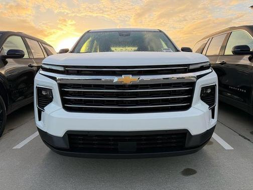 Summit White 2026 Chevrolet Traverse LT