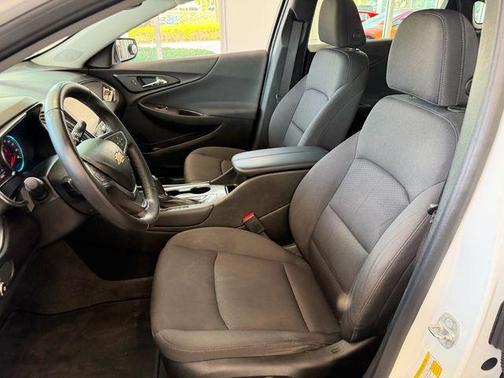 Summit White 2018 Chevrolet Malibu LT