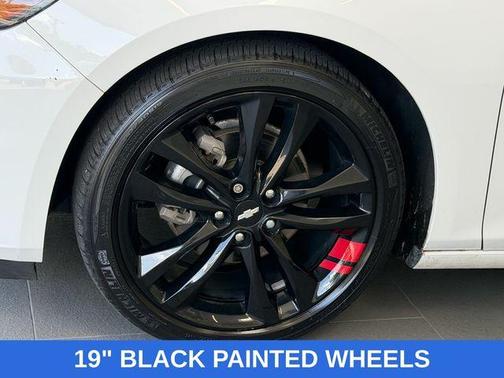Summit White 2018 Chevrolet Malibu LT