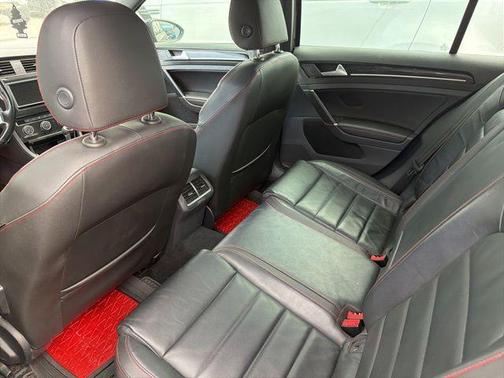 2016 Volkswagen Golf GTI SE