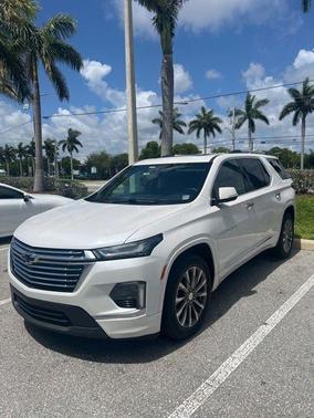Iridescent Pearl Tricoat 2023 Chevrolet Traverse Premier