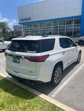 Iridescent Pearl Tricoat 2023 Chevrolet Traverse Premier