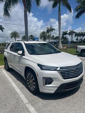 Iridescent Pearl Tricoat 2023 Chevrolet Traverse Premier