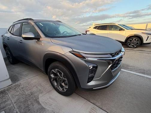 Sterling Gray Metallic 2026 Chevrolet Trax LT