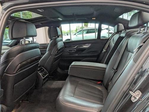 2017 BMW 740 i
