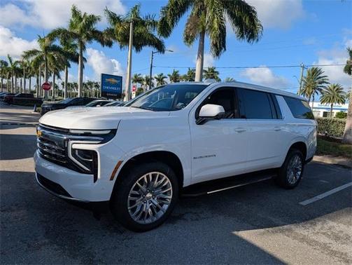 2025 Chevrolet Suburban LT