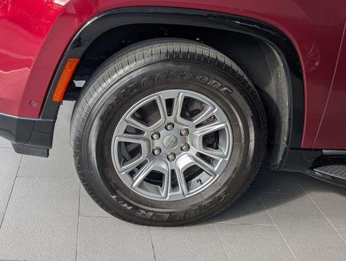 2023 Jeep Wagoneer Base