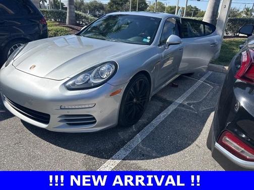 2016 Porsche Panamera 4 Edition