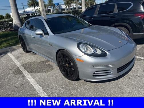 2016 Porsche Panamera 4 Edition