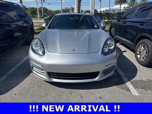 2016 Porsche Panamera 4 Edition