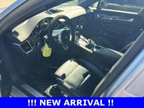 2016 Porsche Panamera 4 Edition