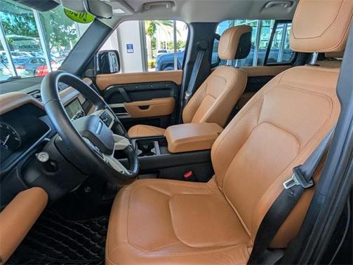 2023 Land Rover Defender 110 SE