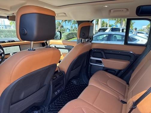 2023 Land Rover Defender 110 SE