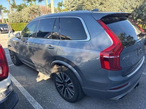2020 Volvo XC90 T5 Momentum 7 Passenger