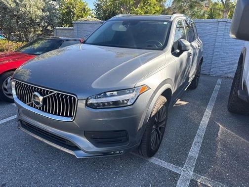 2020 Volvo XC90 T5 Momentum 7 Passenger