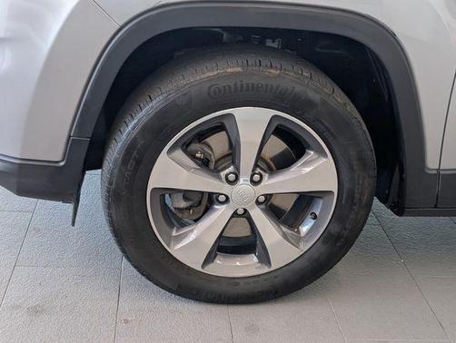 Billet Silver Metallic Clearcoat 2019 Jeep Cherokee Limited